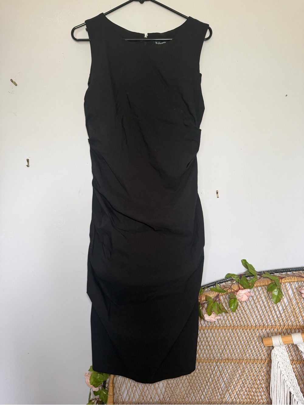 le chateau Black Sleeveless Midi Sheath Dress
